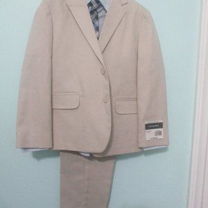 Boy's size 6 NWT Suit, Shirt, and Tie